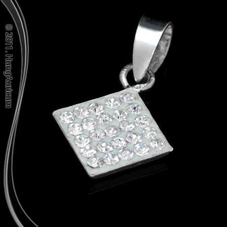 Ezüst medál, négyzet swarovski kristályokkal